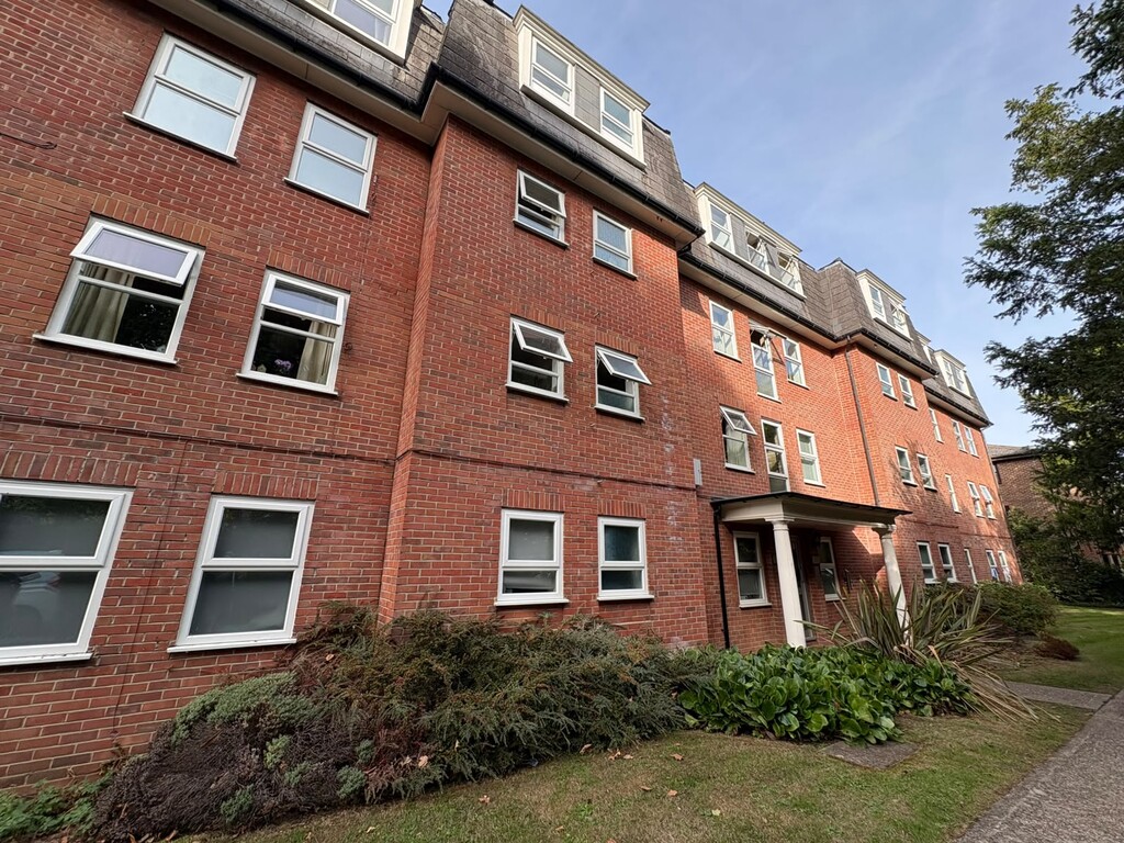 Brechin Court, Reading